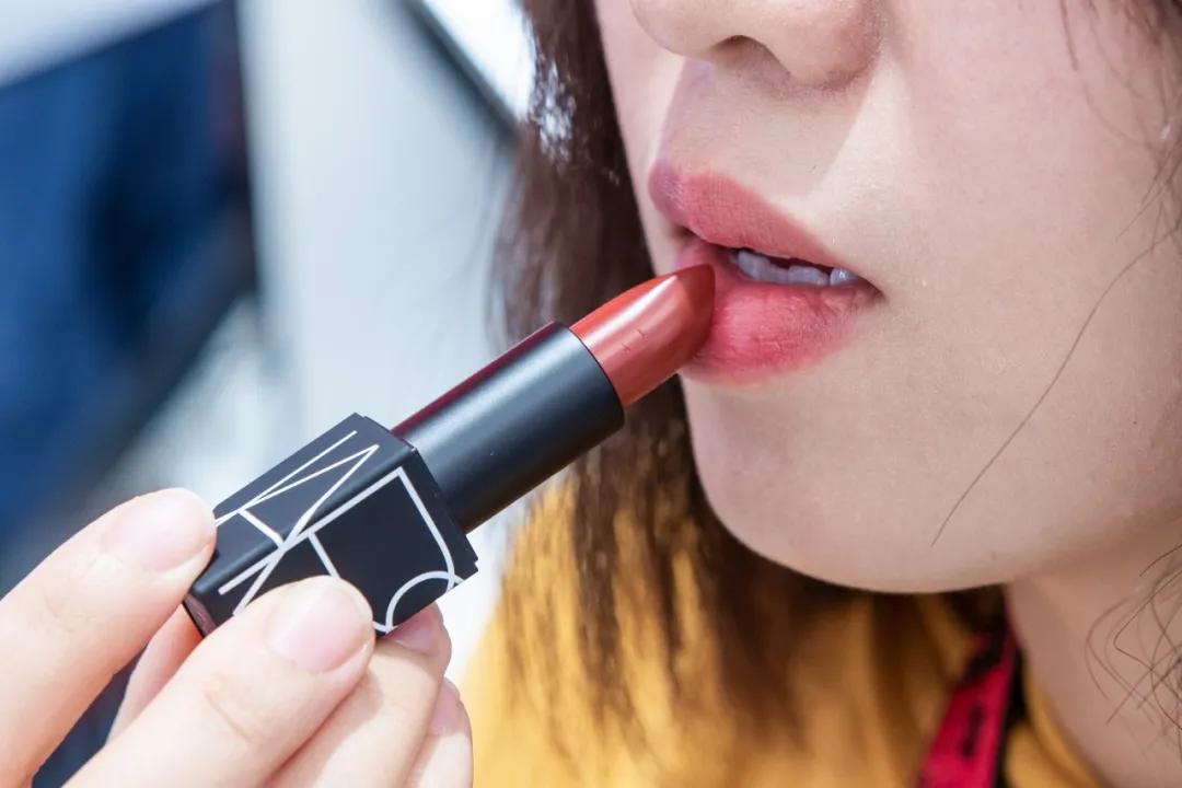 刷爆全网的美妆店空降天津了，到处都是人，大批现场照片被曝光