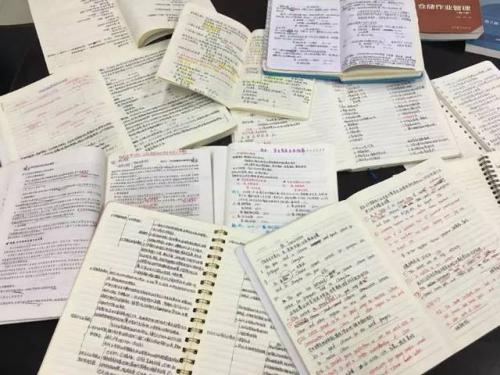 初中一直稳居班级前两名,初一到高三的成绩