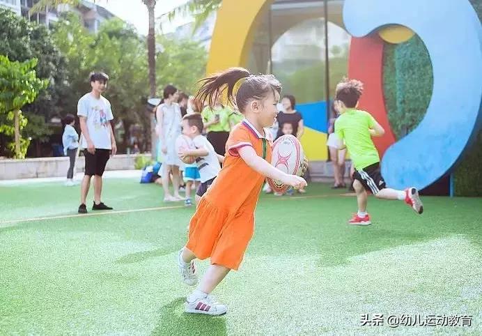 美国腹肌男小孩,8岁肌肉男孩腹肌