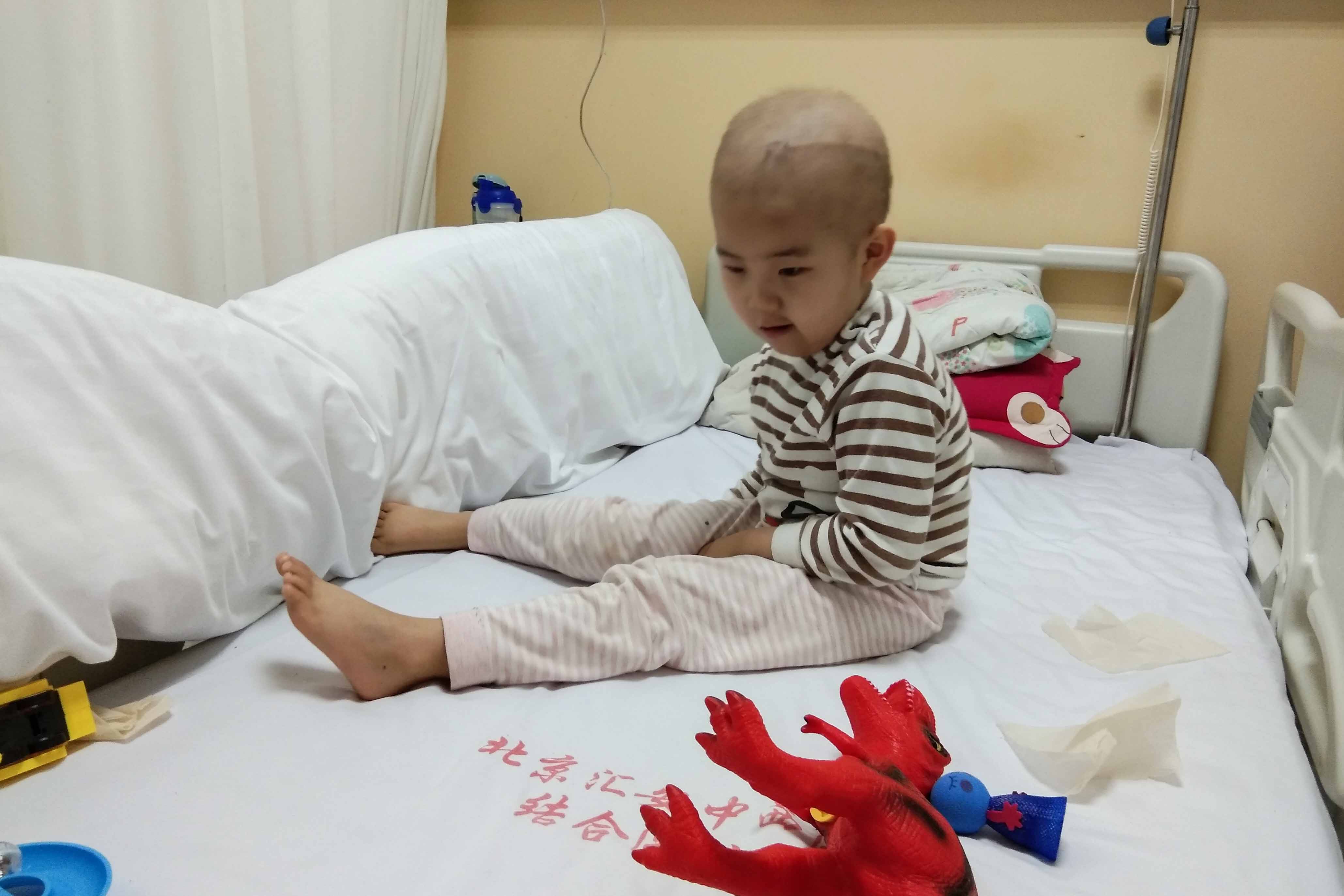 河北一女子漏交女儿新农合出事，崩溃痛哭：对不起，都是妈妈的错