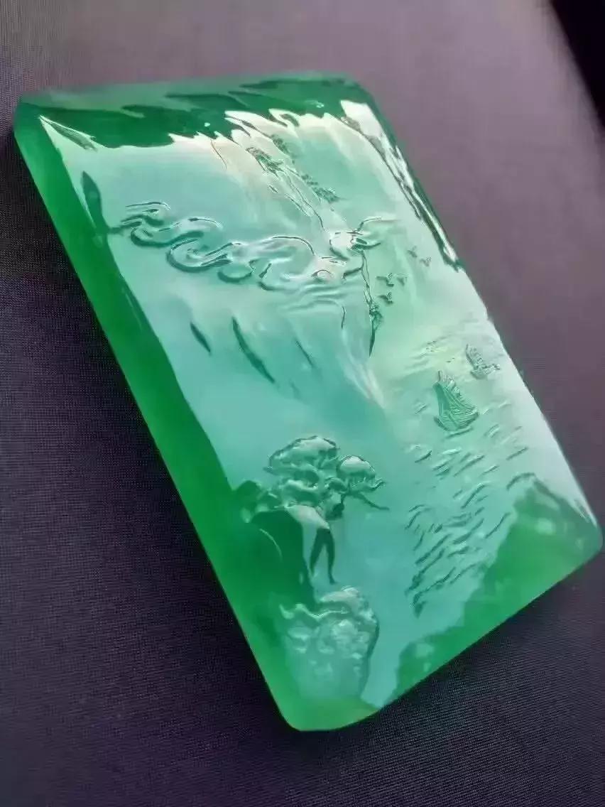 6类人群、30种翡翠。翡翠可不能随便送人，现在看还不晚！