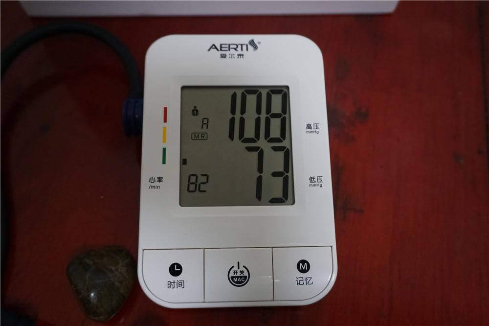 爱尔泰血氧饱和度仪,aicare电子臂式血压计