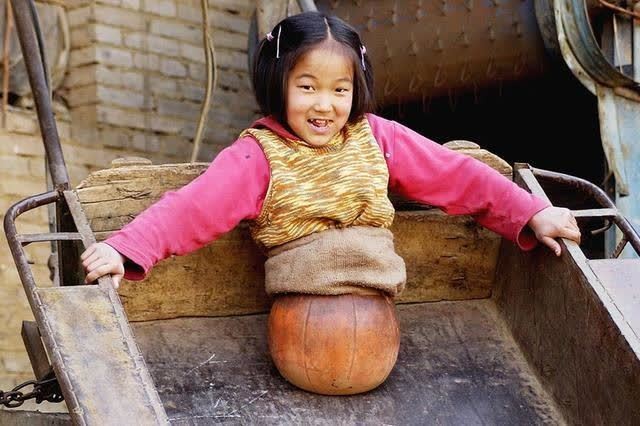 “篮球女孩”云南姑娘，4岁因车祸高位截肢，20年过去她怎么样了