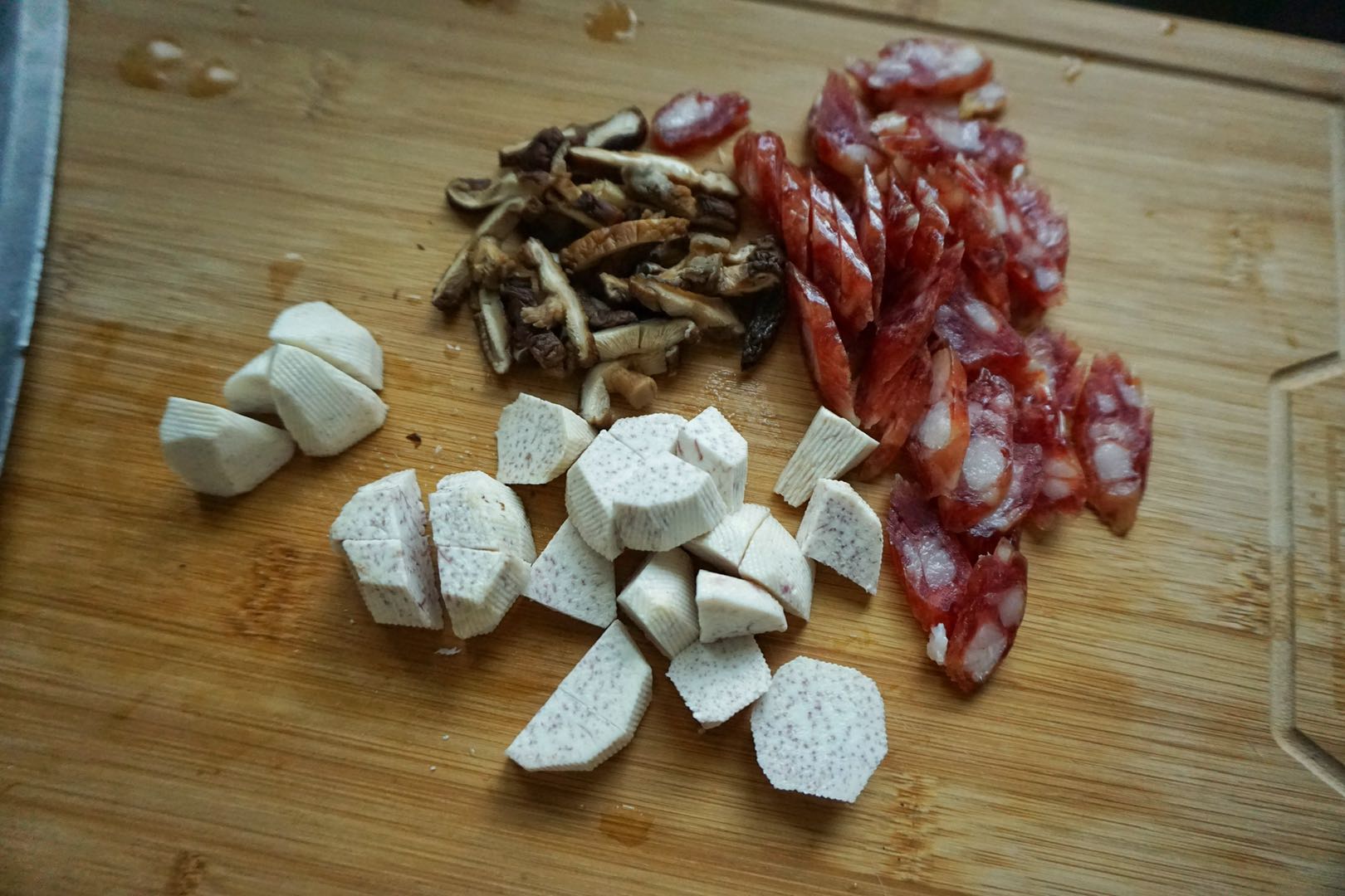 腊味煲仔饭美味飘香,腊味煲仔饭口味