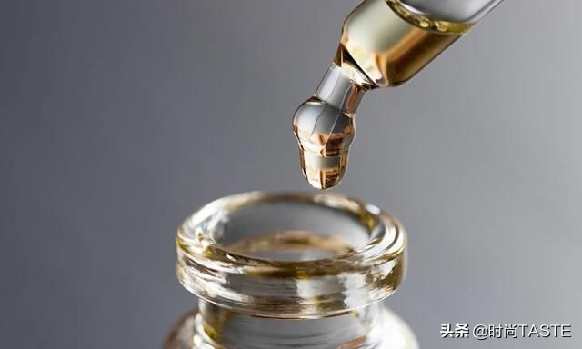 精华液跟精华水哪个能直接涂,精华液有必要涂抹吗