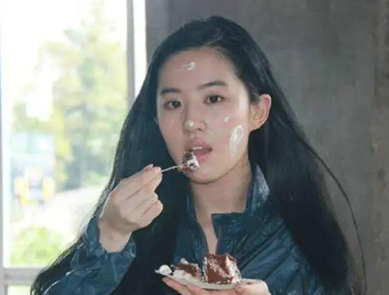 明星们的真实素颜真的美吗,这些女明星们卸妆后的素颜样貌