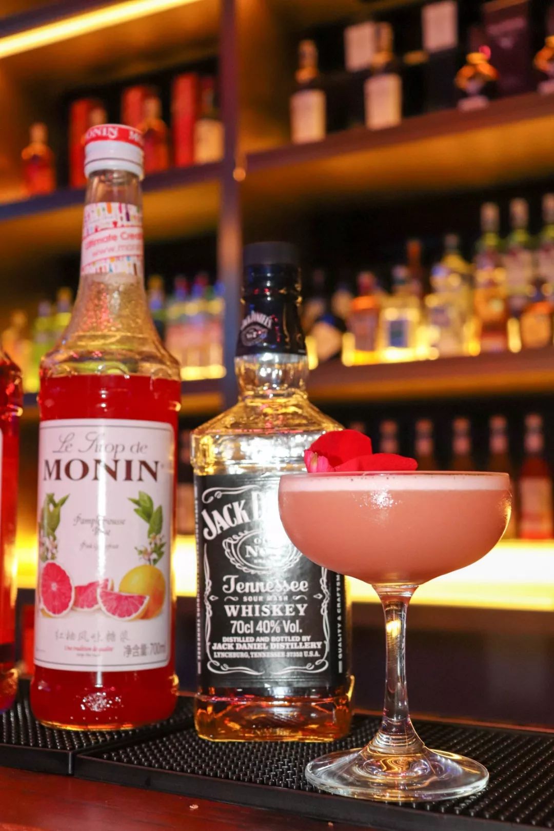 清远地标级KTV，坐拥网红时光隧道，还把热带雨林搬了过来