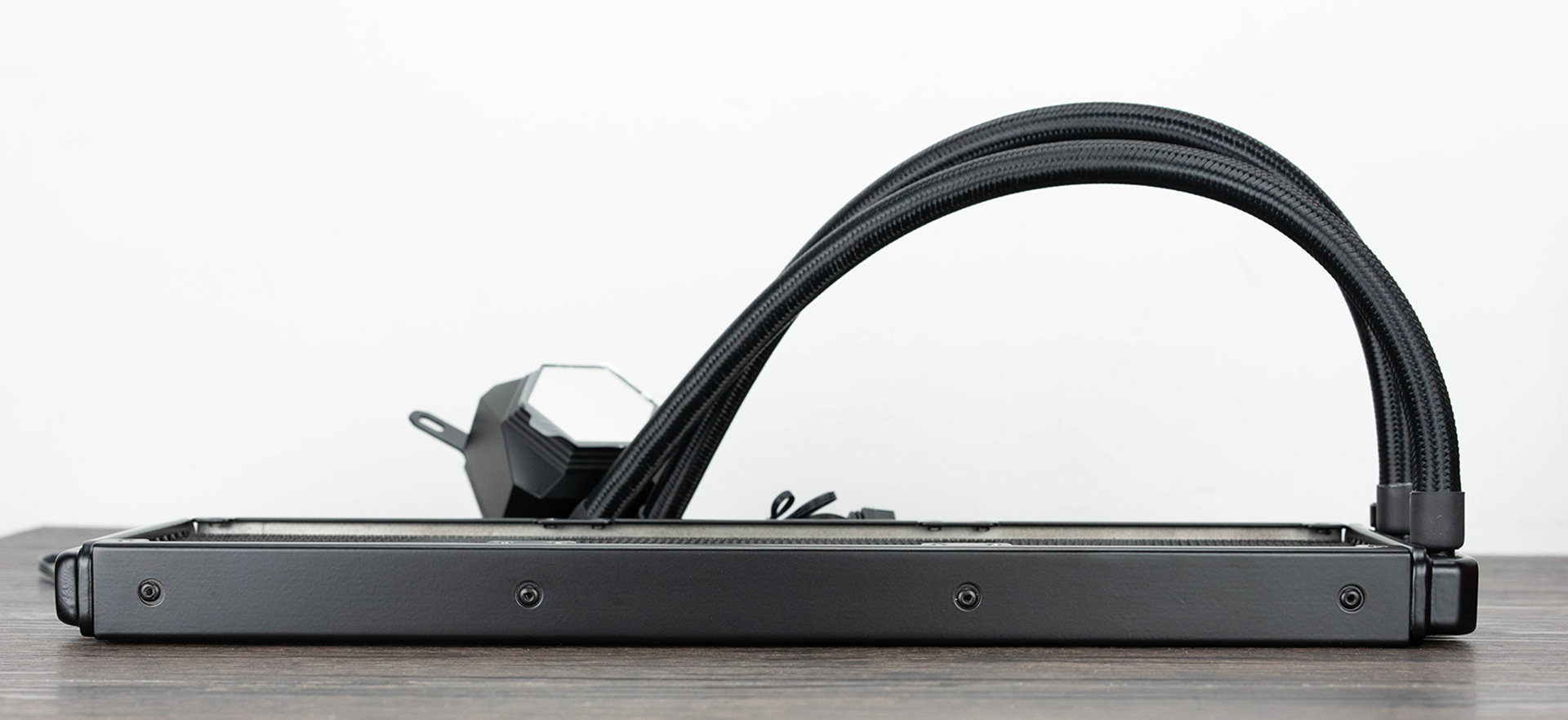 银欣360水冷散热器,压制12代处理器的水冷