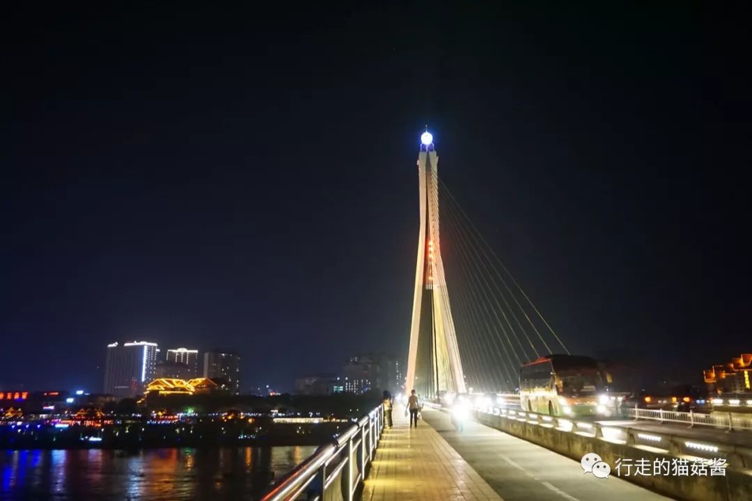 西双版纳值得体验的娱乐,云南西双版纳旅游全攻略美食推荐