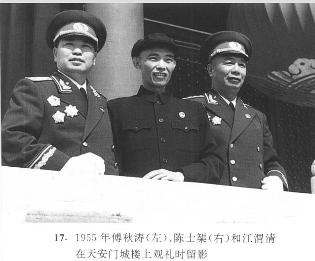 国军司令嘲讽红军政委是学生，政委冷笑：你打得过我吗