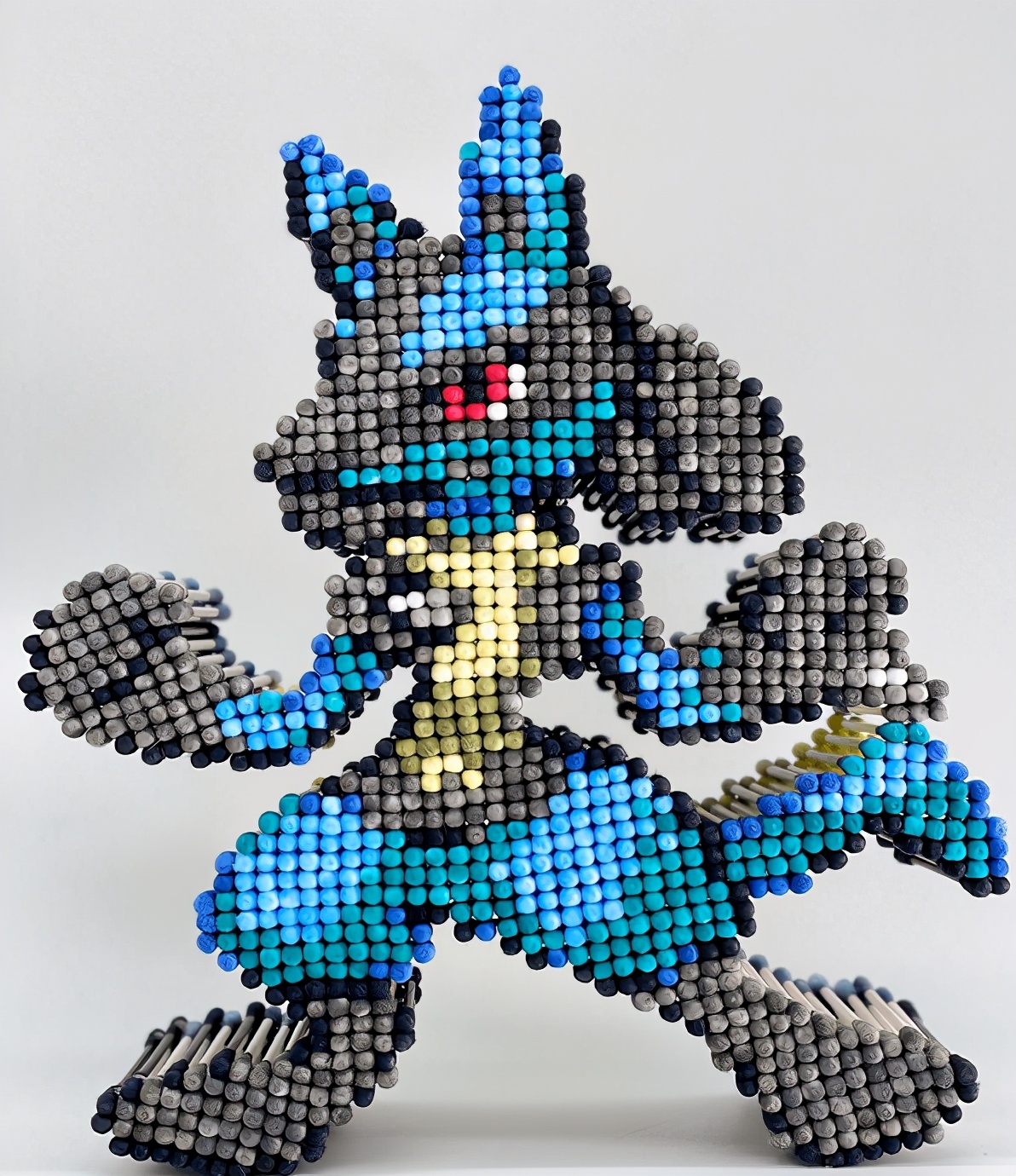 日本网友用棉花棒拼动漫角色模型，网友：切开一半能卖两份