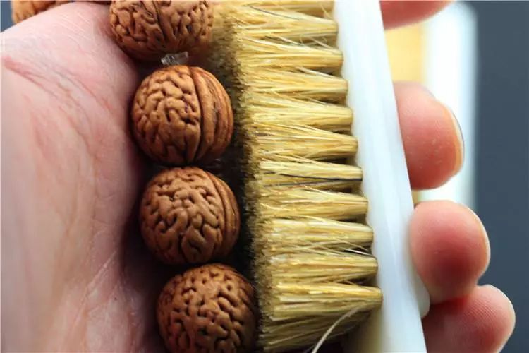 盘玩30年的金刚菩提包浆什么样子,金刚菩提子盘刷的技巧