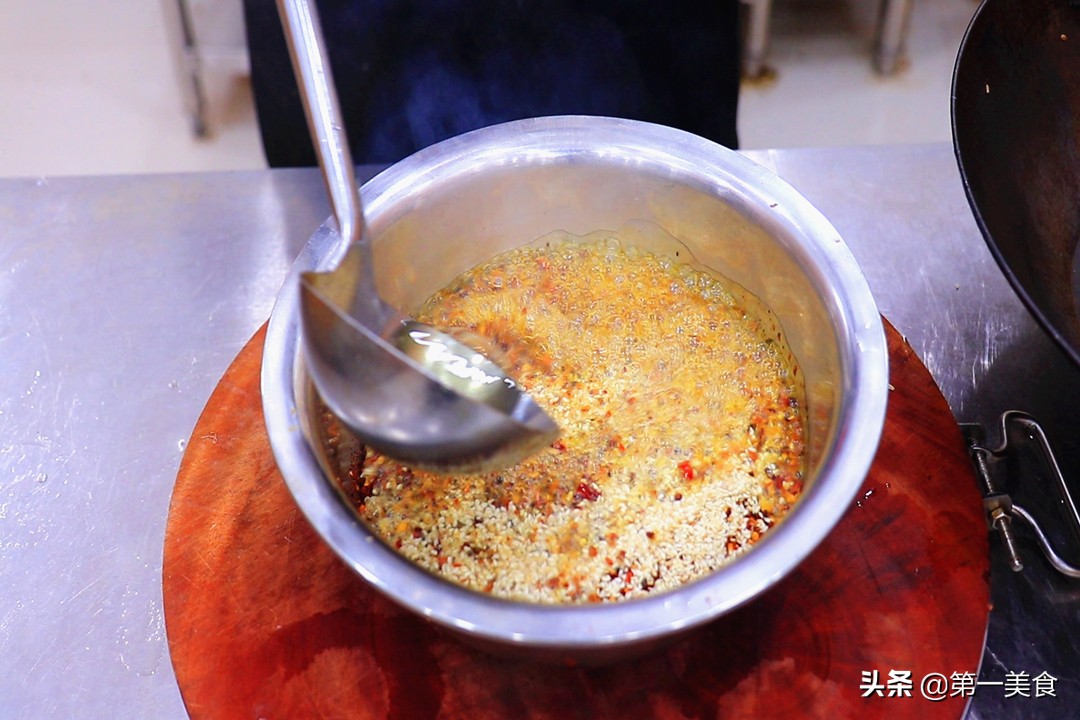 饭店的辣椒油为啥又香又红亮,餐饮专用辣椒油配方
