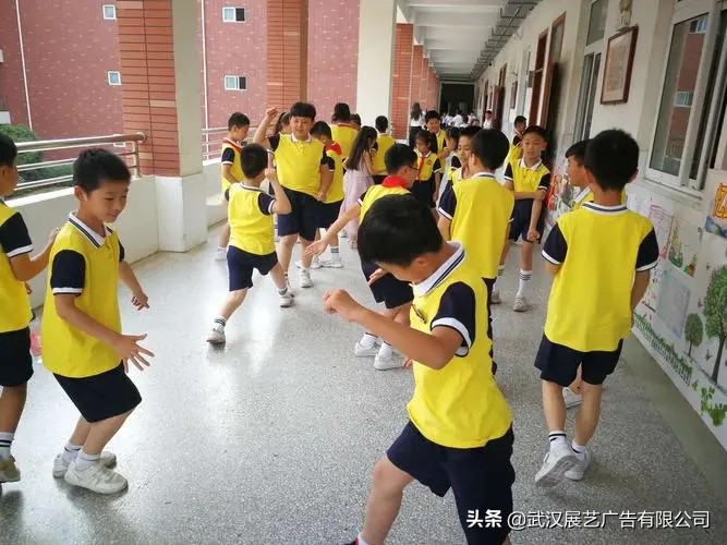 课间时追逐打闹是什么行为,学生追逐打闹怎么制止