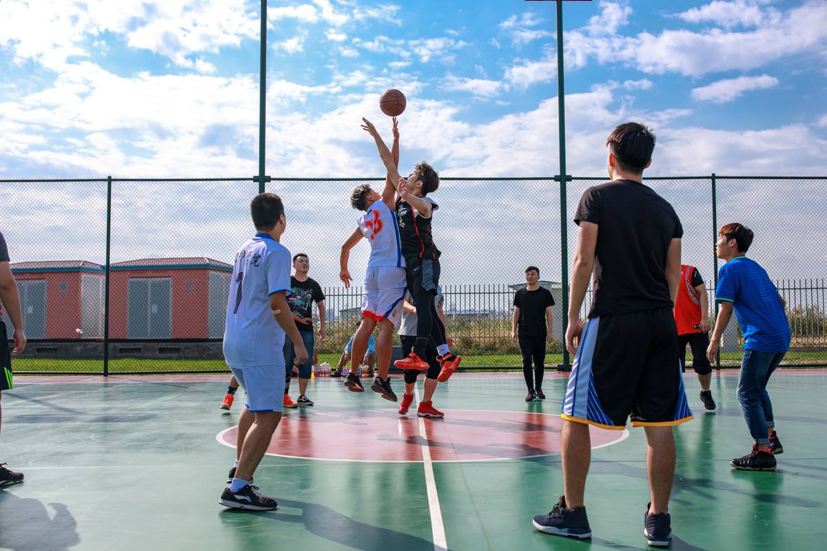 打篮球怎么练身体素质不影响长高,打篮球怎么练好身材