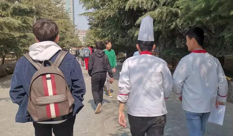 山东蓝翔学挖掘机视频,蓝翔学开挖掘机