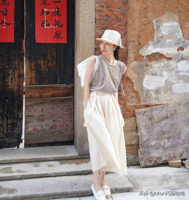 今夏火了一种帽子叫“烟筒帽”，时髦百搭显脸小，戴对整容级好看