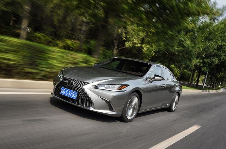 29万“低配”的雷克萨斯ES200值吗？车主开半年后，一肚子话要说