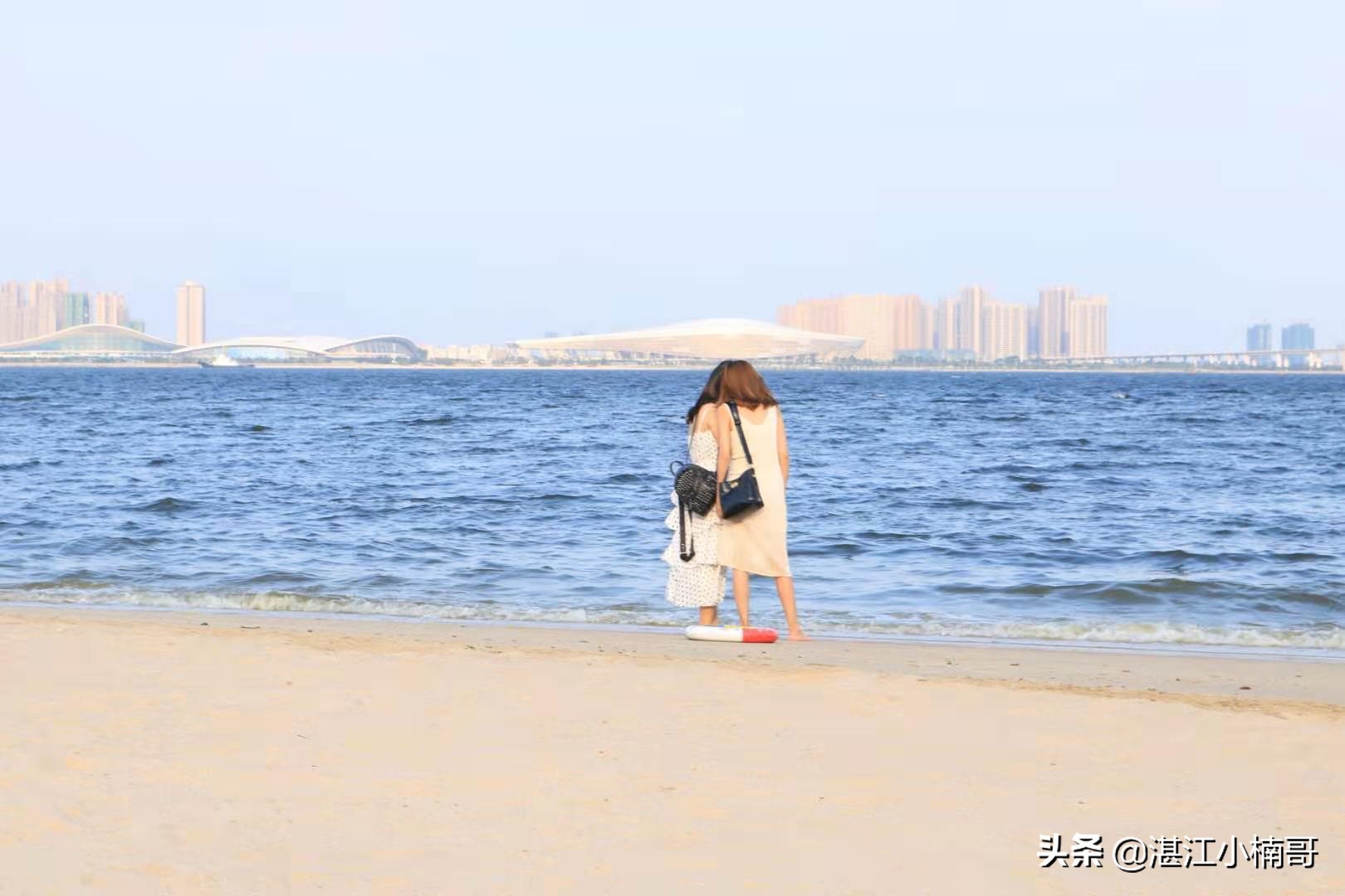 湛江这个海湾，出场自带流量，超有夏威夷feel，每天都有网红打卡