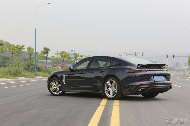 保时捷panamera混动深度测试 (全新保时捷panamera4s 2.9t试驾感受)