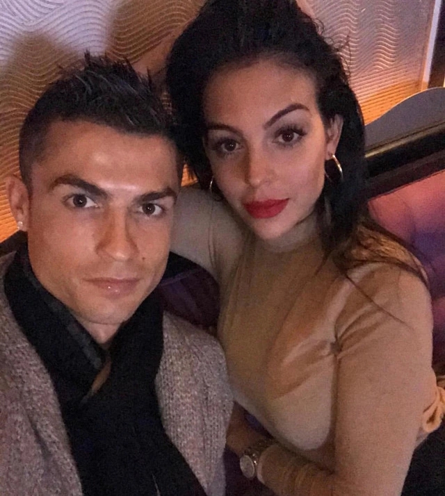 c罗带乔治娜戒指,c罗送乔治娜多少戒指