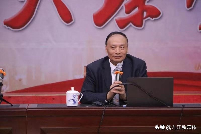 打造书香校园的研究与实践,湖口二中思政大课堂开讲