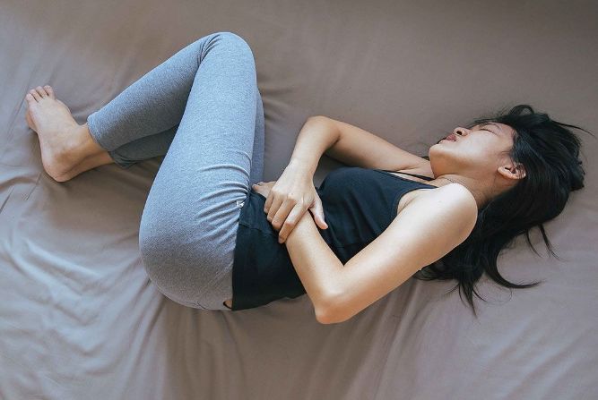 女性患上“阴道炎”，除了按药师的建议外，轻拍腹下2处