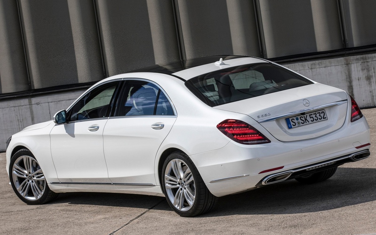 年收入80万存款100万买什么车,存款50万年薪10万适合买什么车