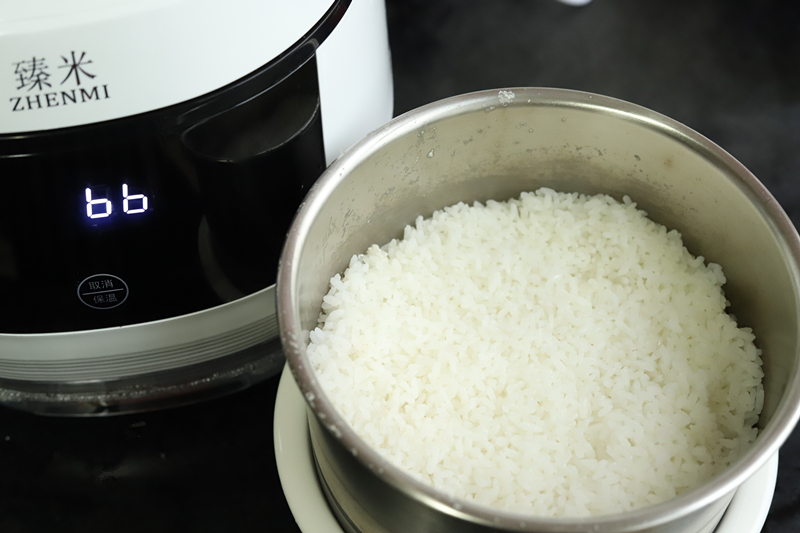 菠萝季节必吃的食物,菠萝季节到了少不了一顿菠萝饭