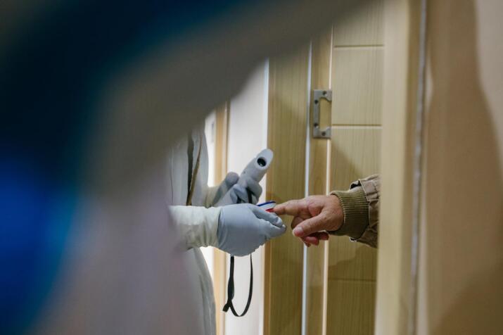 新加坡籍的人在中国生病如何回去,新加坡人在中国生病了怎么办