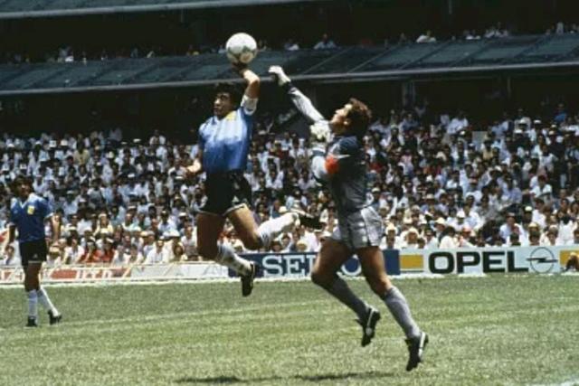 阿根廷的民族英雄“马拉多纳”一个被上帝眷顾的男人