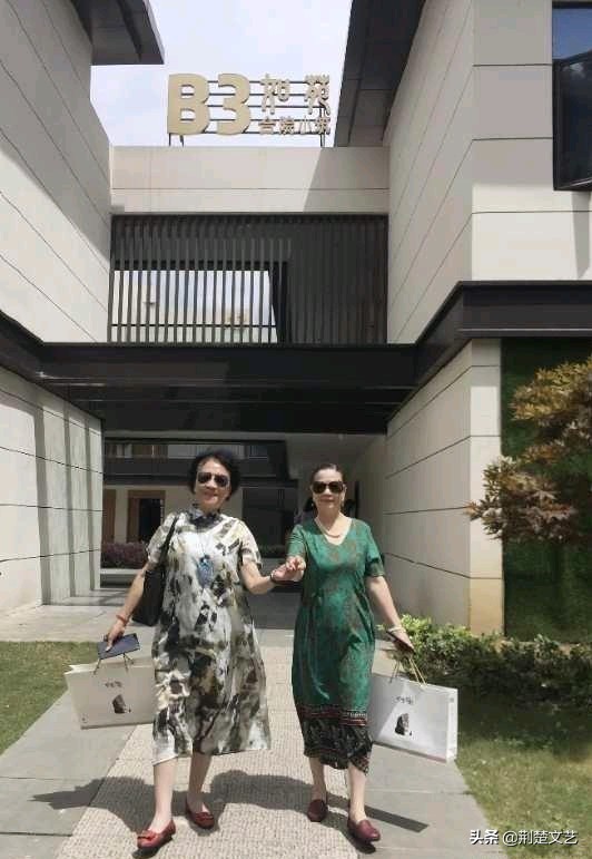 武汉老知青″探访无夏之都″湖北兴山县原野小镇