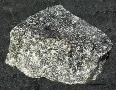 常见岩浆岩识别记录表,常见岩浆岩的认识和鉴定实验报告