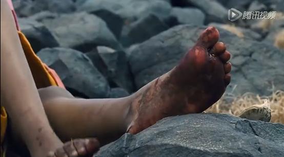 《沙漠之花》:一个女人坚强的改变,一种残忍习俗的反对