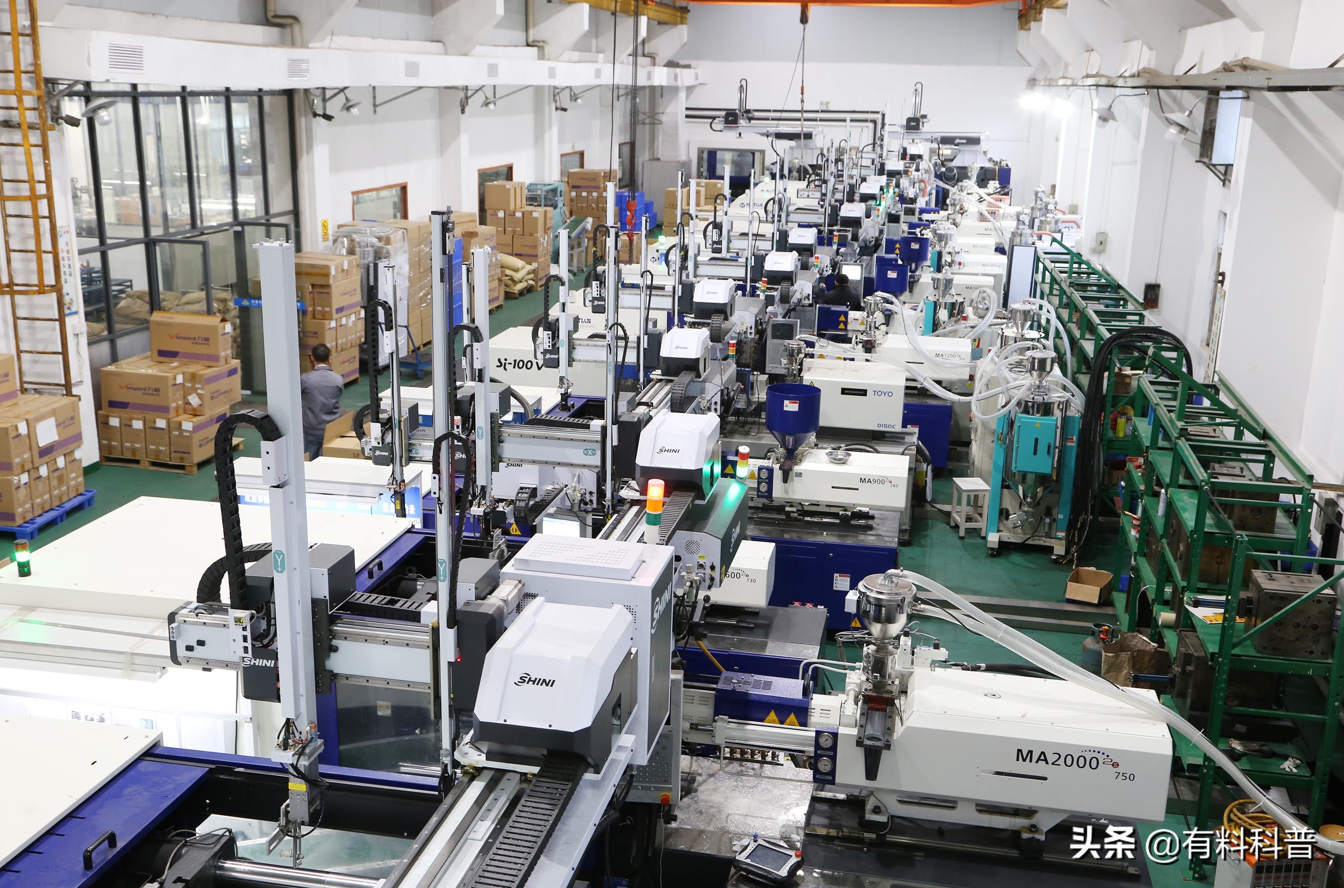 1000吨的注塑机的注塑量,1000吨的注塑机有多少注塑压力