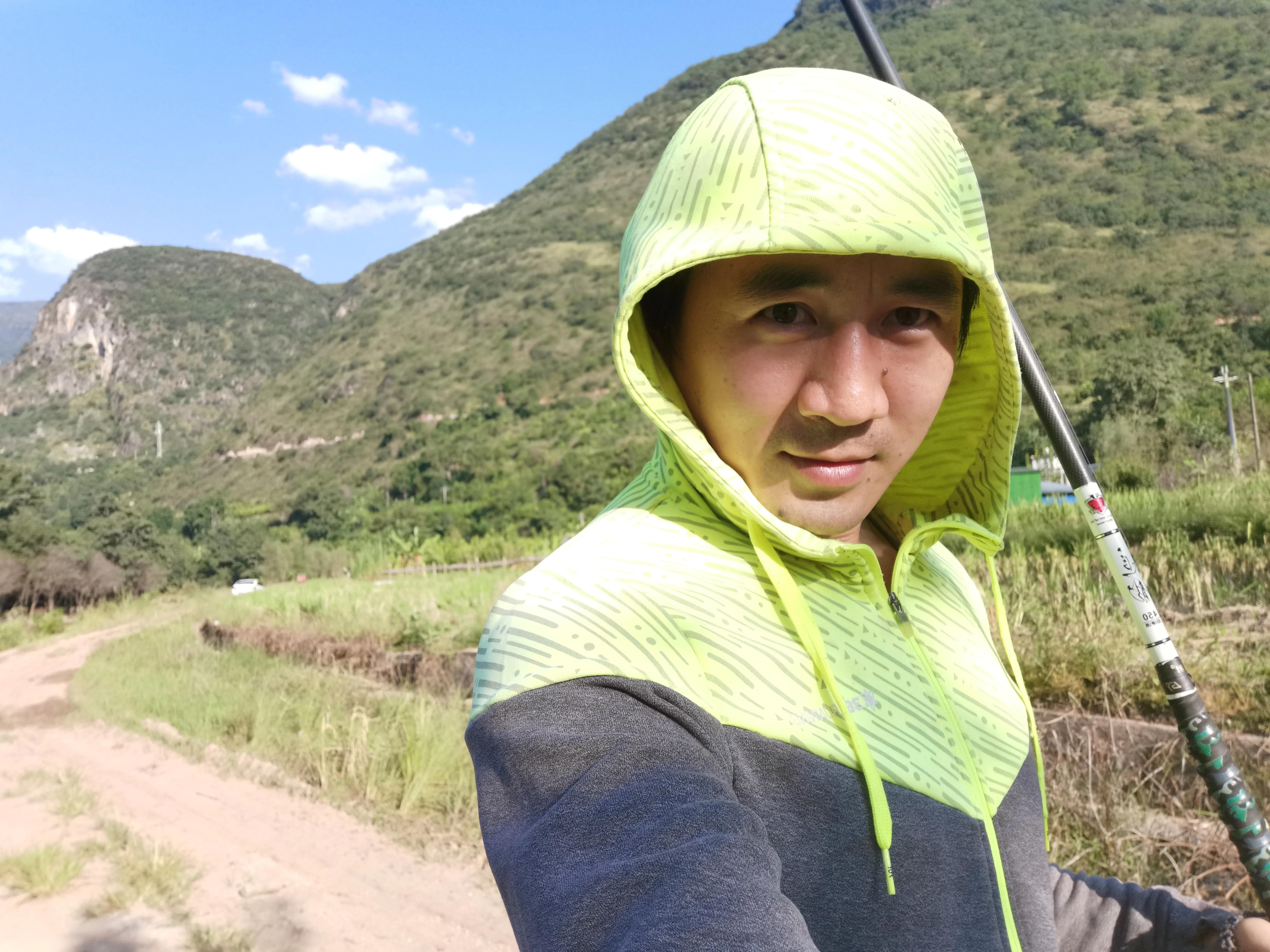 野河休闲钓，手杆绷尖钓法，岸边捡别人的麦子挂钩，最后鲫鱼连杆