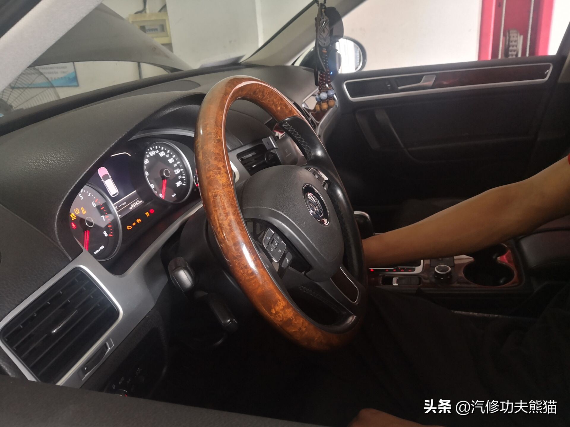 能拉动波音747的大众神车途锐烧机油治理，修完了又可以拉飞机了