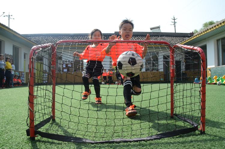 踢足球的好处有哪些100字以内,踢足球对身体有什么好处