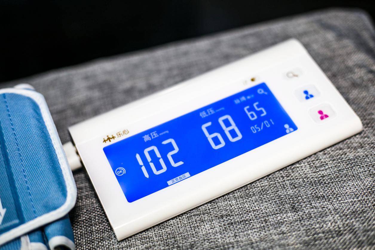 预防胜于治疗，给全家一份安心守护，乐心i7智能血压仪