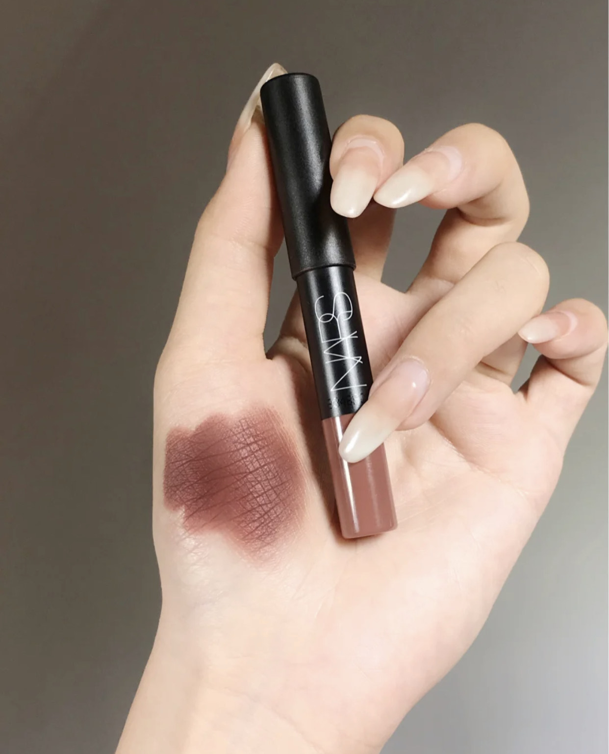 入冬的第一支口红，每个大牌都有“专属色”，很难不让人心动