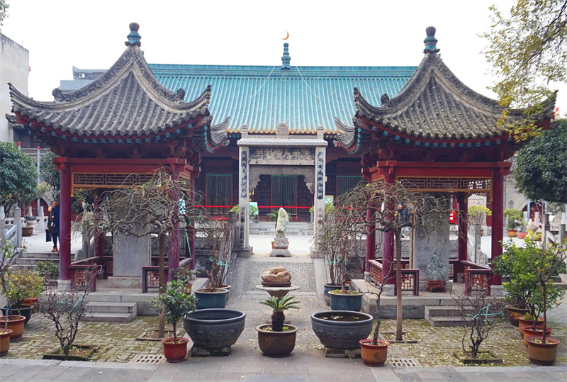 西安莲湖区20个旅游景点，3个是公园，其他17个历史底蕴丰厚