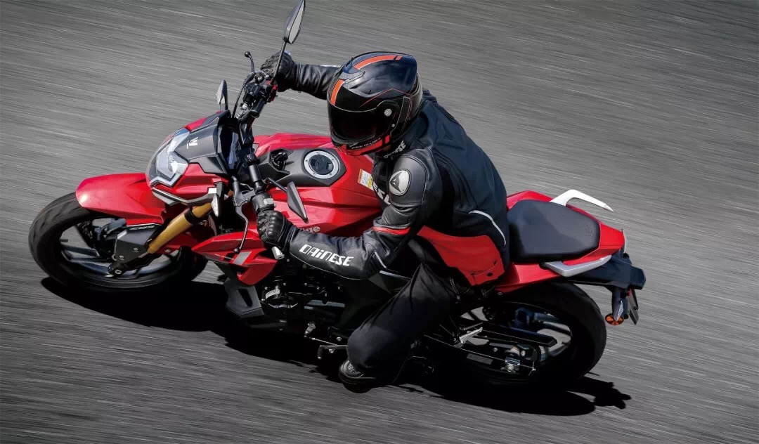 豪爵铃木gsx-250r,豪爵铃木踏板摩托车全系列