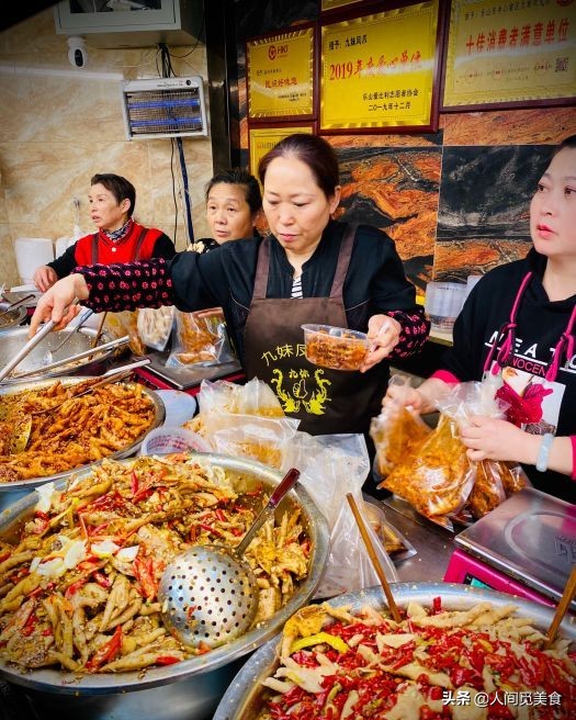 乐山凤爪一姐日卖近2000,乐山九妹凤爪无骨鸡爪多少钱一斤