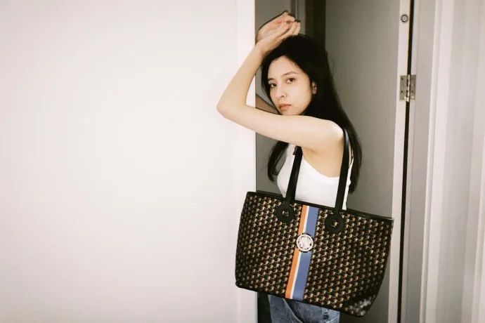 背了双肩包怎么搭配斜挎包,斜挎溜肩