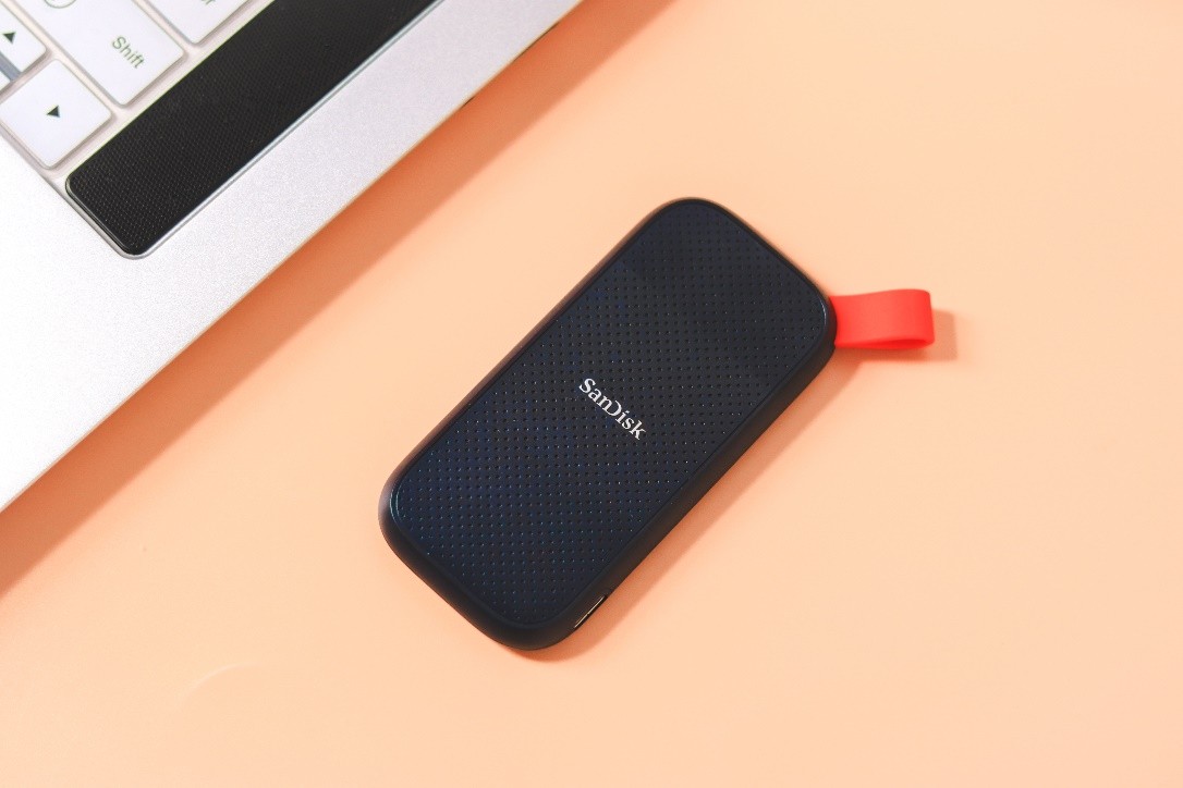 闪迪移动固态硬盘,闪迪e61和三星t7移动固态硬盘对比