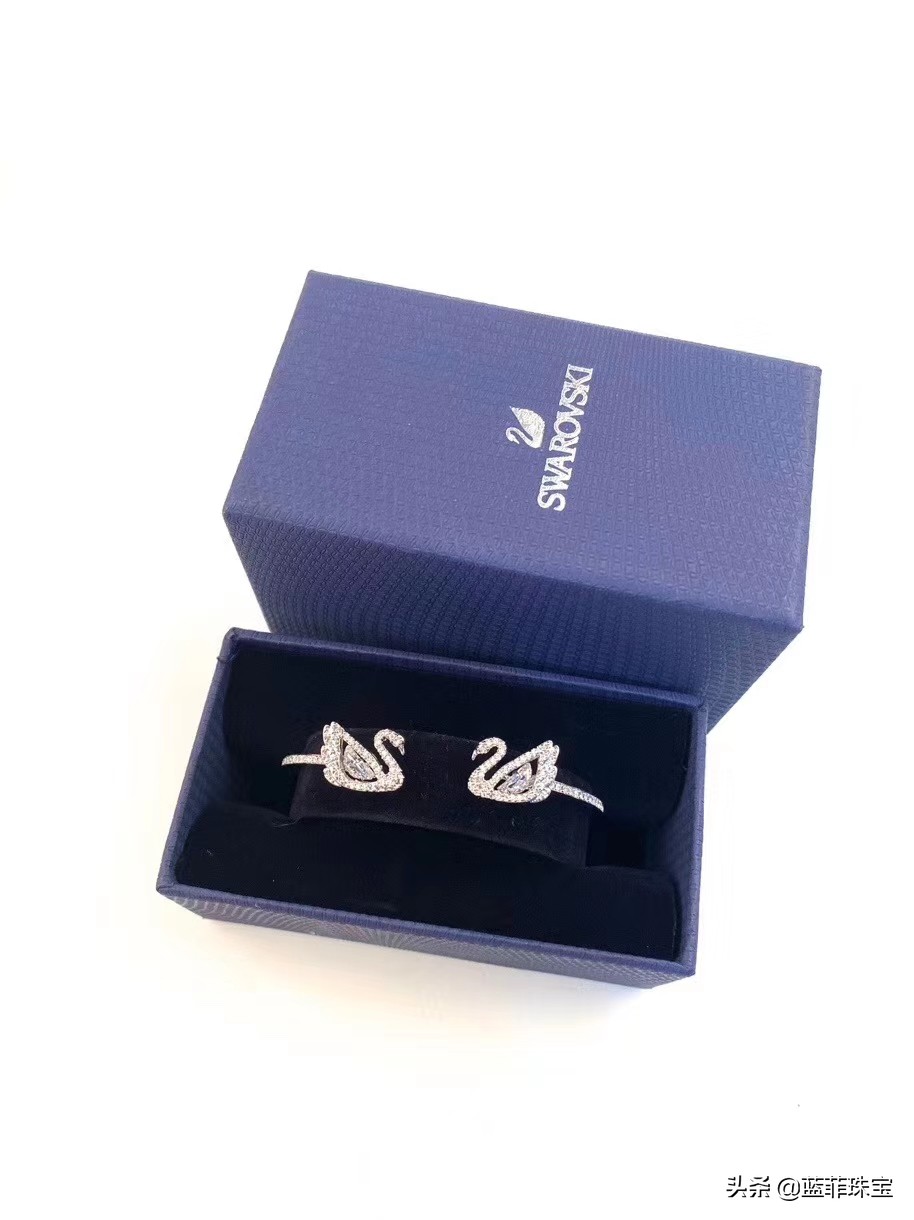 水晶品牌施华洛世奇最新款 (施华洛世奇都是人造水晶吗)