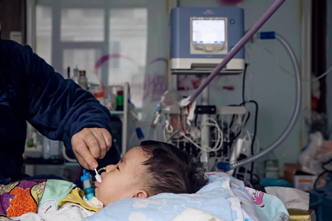 谁能拿几百万去救一个孩子,10年前救了一个小孩的命