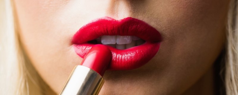 为什么涂口红之前不能舔,涂口红的三大误区