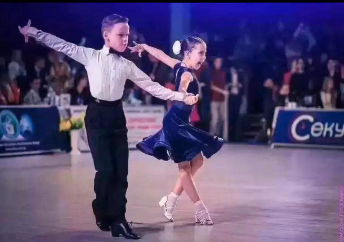 儿童拉丁舞基础入门教学,6岁女孩拉丁舞基础动作