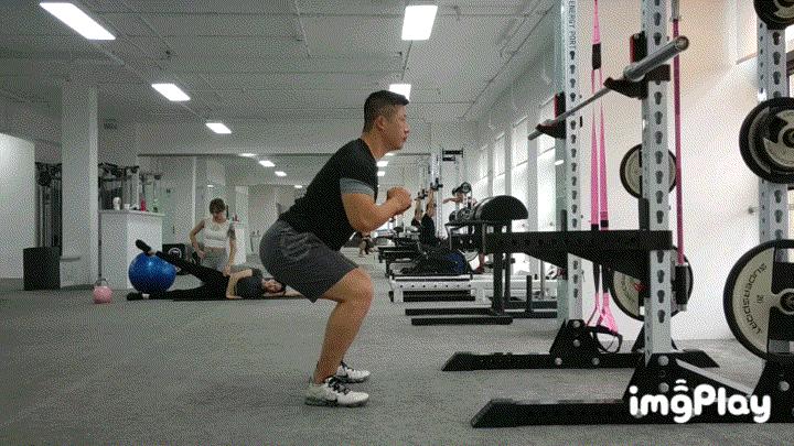 深蹲骨盆翻转有什么症状,深蹲骨盆反转是怎样的